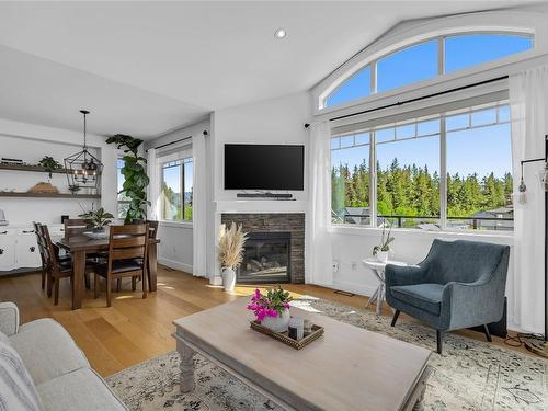 2402 Ryser Place, West Kelowna, BC - Indoor Photo Showing Living Room With Fireplace