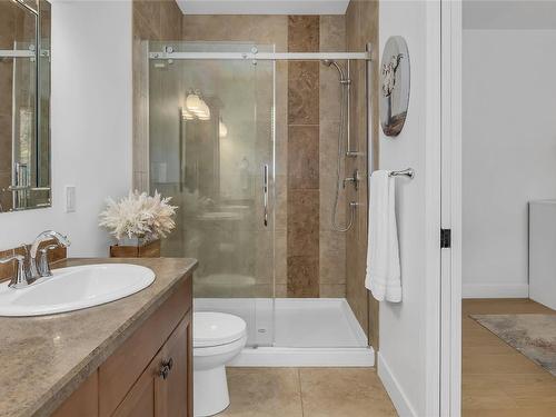 2402 Ryser Place, West Kelowna, BC - Indoor Photo Showing Bathroom