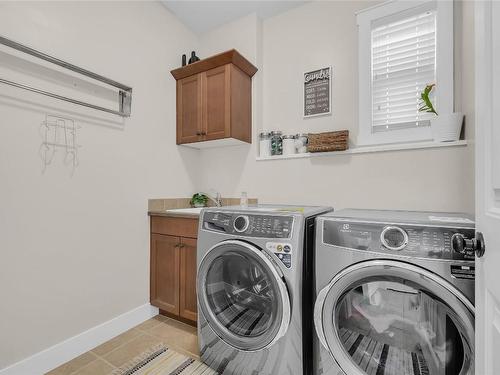 2402 Ryser Place, West Kelowna, BC - Indoor Photo Showing Laundry Room