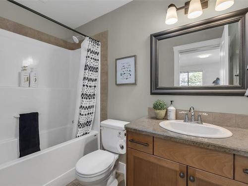 2402 Ryser Place, West Kelowna, BC - Indoor Photo Showing Bathroom