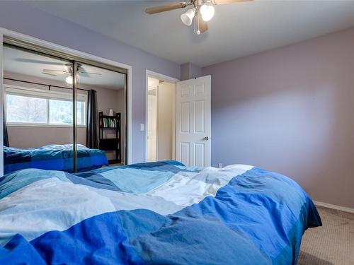 115-133 Wyndham Crescent, Kelowna, BC - Indoor Photo Showing Bedroom