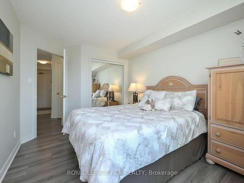 212-4 Briar Hill Hts, New Tecumseth, ON - Indoor Photo Showing Bedroom