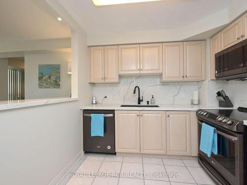 212-4 Briar Hill Hts, New Tecumseth, ON - Indoor Photo Showing Kitchen