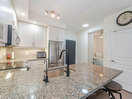 315-3170 Erin Mills Pkwy, Mississauga, ON - Indoor Photo Showing Kitchen With Stainless Steel Kitchen With Upgraded Kitchen