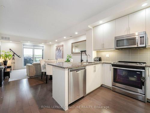 315-3170 Erin Mills Pkwy, Mississauga, ON - Indoor Photo Showing Kitchen With Stainless Steel Kitchen With Upgraded Kitchen