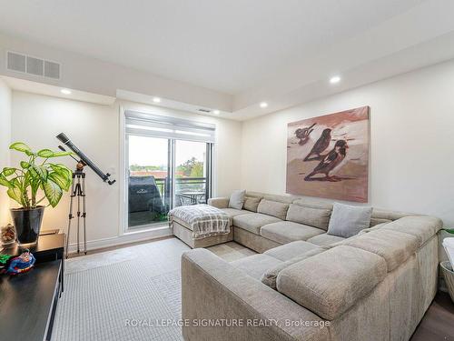 315-3170 Erin Mills Pkwy, Mississauga, ON - Indoor Photo Showing Living Room
