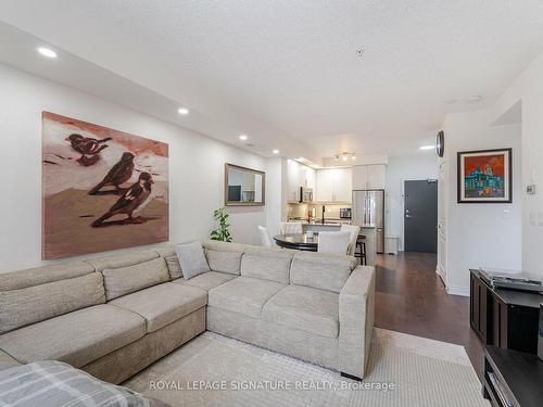 315-3170 Erin Mills Pkwy, Mississauga, ON - Indoor Photo Showing Living Room