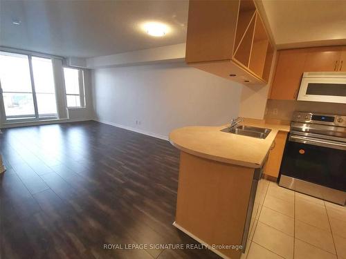2209-4090 Living Arts Dr, Mississauga, ON - Indoor Photo Showing Kitchen With Double Sink