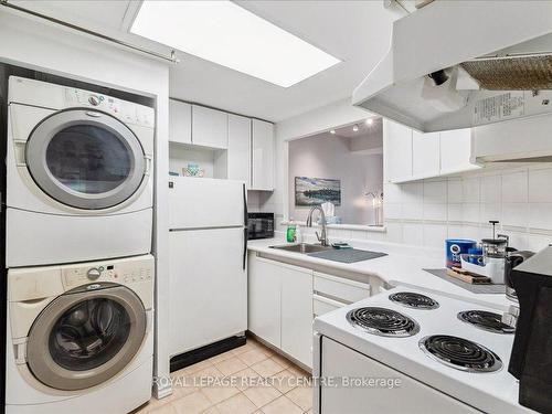 602-88 Charles St E, Toronto, ON - Indoor Photo Showing Laundry Room