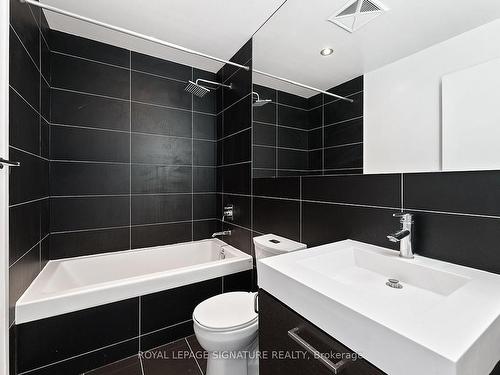 608-318 King St E, Toronto, ON - Indoor Photo Showing Bathroom