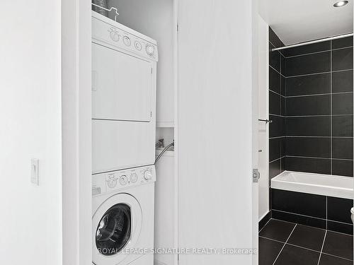 608-318 King St E, Toronto, ON - Indoor Photo Showing Laundry Room