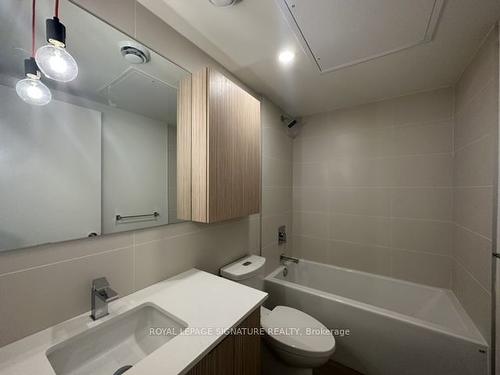 1707-10 Deerlick Crt, Toronto, ON - Indoor Photo Showing Bathroom
