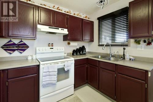 3788 Highland Drive, Prince George, BC - Indoor Photo Showing Kitchen With Double Sink