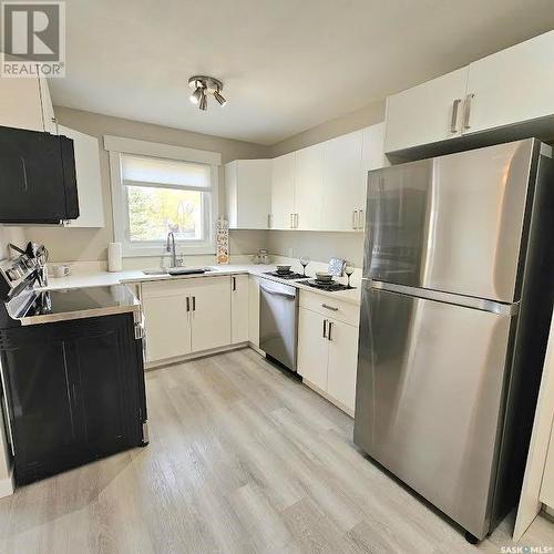 315 Macarthur Drive, Prince Albert, SK - Indoor Photo Showing Kitchen With Stainless Steel Kitchen