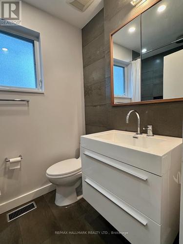 905 Carlaw Avenue, Toronto, ON - Indoor Photo Showing Bathroom
