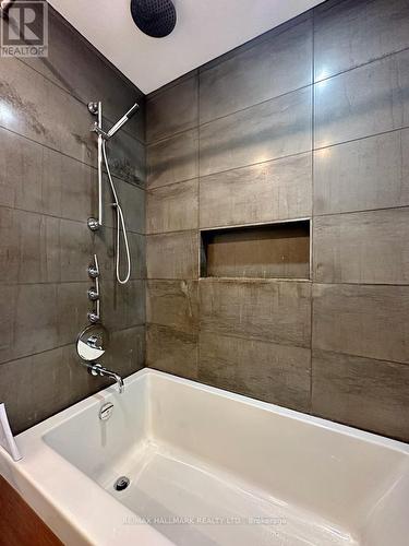 905 Carlaw Avenue, Toronto, ON - Indoor Photo Showing Bathroom