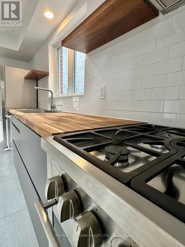 905 Carlaw Avenue, Toronto, ON - Indoor Photo Showing Kitchen