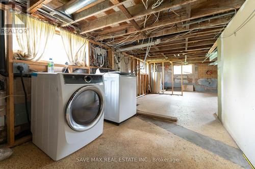 1101 Corner Avenue, Innisfil, ON - Indoor Photo Showing Laundry Room