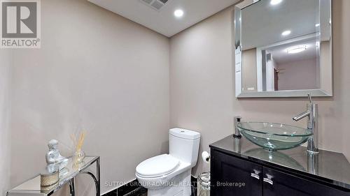 308 - 51 Baffin Court, Richmond Hill, ON - Indoor Photo Showing Bathroom