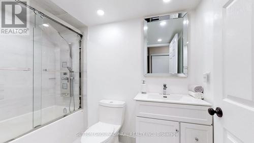308 - 51 Baffin Court, Richmond Hill, ON - Indoor Photo Showing Bathroom