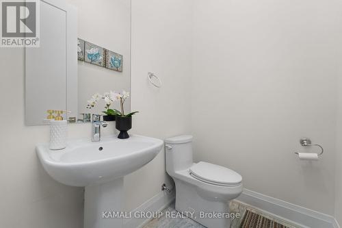 121 Milky Way Drive, Richmond Hill, ON - Indoor Photo Showing Bathroom