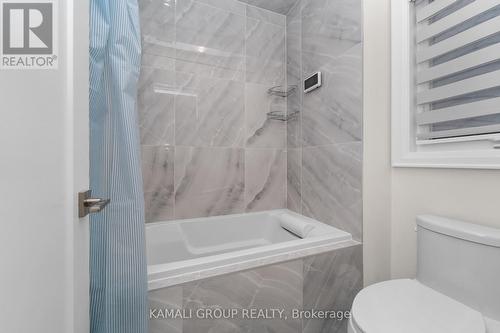 121 Milky Way Drive, Richmond Hill, ON - Indoor Photo Showing Bathroom