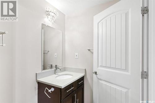28 1703 Patrick Crescent, Saskatoon, SK - Indoor Photo Showing Bathroom