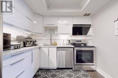 2405 - 3303 Don Mills Road, Toronto, ON - Indoor Photo Showing Kitchen