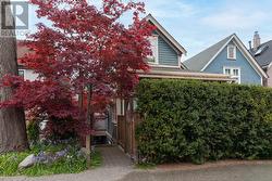 2 709 KEEFER STREET  Vancouver, BC V6A 1Y6