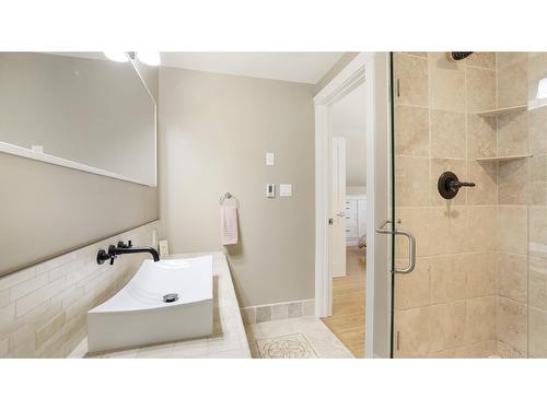 1371 Canterbury Way, Invermere, BC - Indoor Photo Showing Bathroom