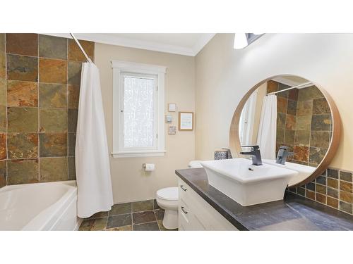 1371 Canterbury Way, Invermere, BC - Indoor Photo Showing Bathroom