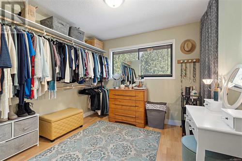 Bedroom - 5851 Alpha Cir, Nanaimo, BC - Indoor With Storage
