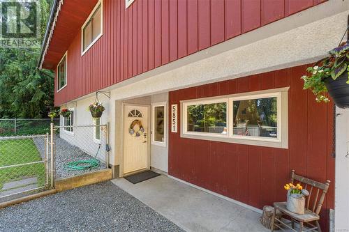 Front Door - 5851 Alpha Cir, Nanaimo, BC - Outdoor With Exterior