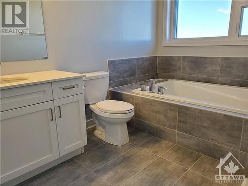 79 Longworth Avenue, Ottawa, ON - Indoor Photo Showing Bathroom