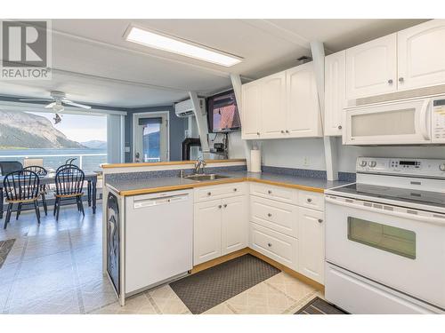 6820 Trans Canada Highway Nw Unit# 2, Salmon Arm, BC - Indoor Photo Showing Kitchen