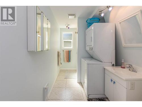 6820 Trans Canada Highway Nw Unit# 2, Salmon Arm, BC - Indoor Photo Showing Laundry Room