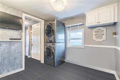 1739 Caistor Centre Road, Caistor Centre, ON - Indoor Photo Showing Laundry Room