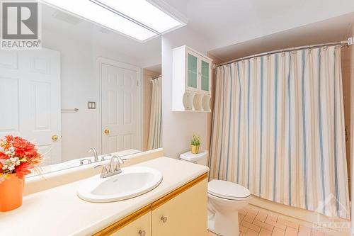 In-Law 4-piece Ensuite Bathroom - 787 Adencliffe Drive, Ottawa, ON - Indoor Photo Showing Bathroom