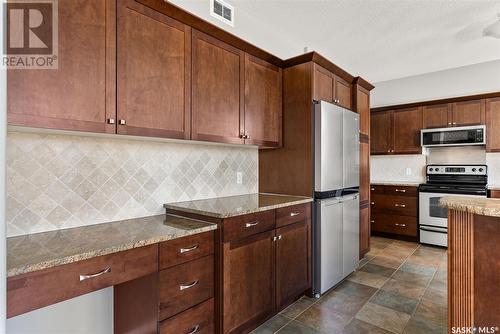 8085 Wascana Gardens Crescent, Regina, SK - Indoor Photo Showing Kitchen