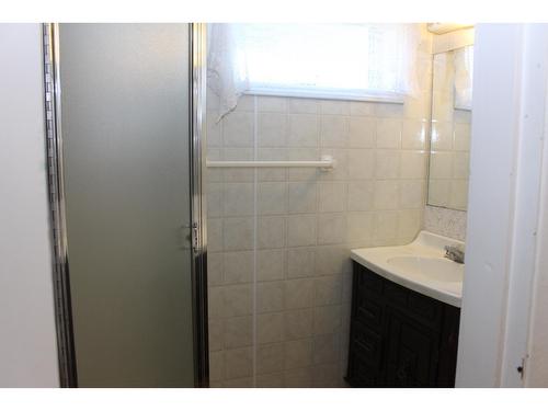 941 Scott Street, Warfield, BC - Indoor Photo Showing Bathroom