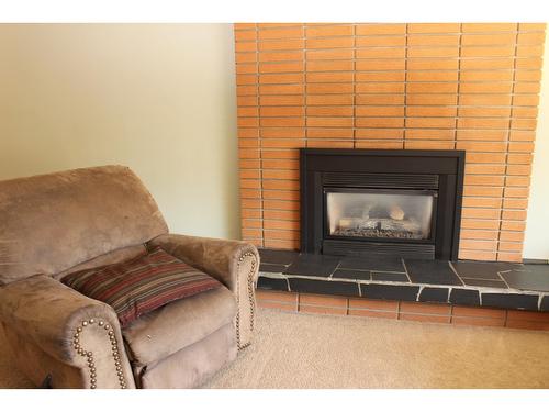 941 Scott Street, Warfield, BC - Indoor Photo Showing Living Room With Fireplace