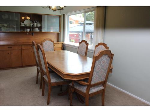 941 Scott Street, Warfield, BC - Indoor Photo Showing Dining Room