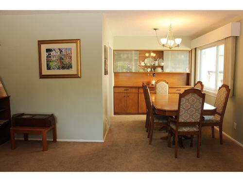 941 Scott Street, Warfield, BC - Indoor Photo Showing Dining Room