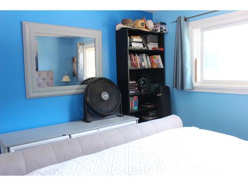 941 Scott Street, Warfield, BC - Indoor Photo Showing Bedroom