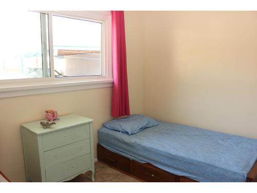 941 Scott Street, Warfield, BC - Indoor Photo Showing Bedroom