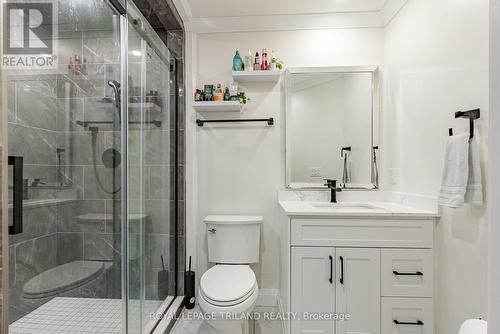 11 Cronyn Street, Woodstock, ON - Indoor Photo Showing Bathroom