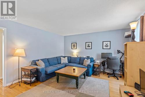 437 Everglade Crescent, London, ON - Indoor Photo Showing Living Room