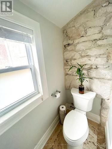 38 Waterloo Avenue, Guelph, ON - Indoor Photo Showing Bathroom