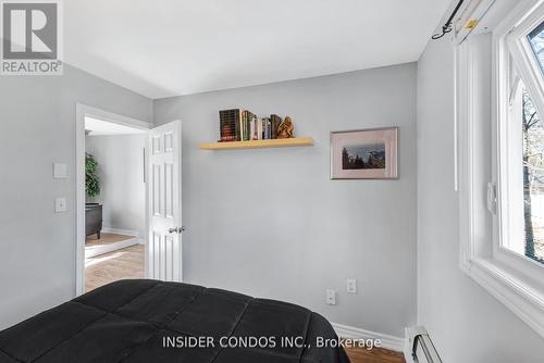 3944 Algonquin Avenue, Innisfil, ON - Indoor Photo Showing Bedroom