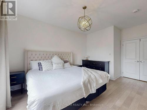 19 Lasalle Lane, Richmond Hill, ON - Indoor Photo Showing Bedroom
